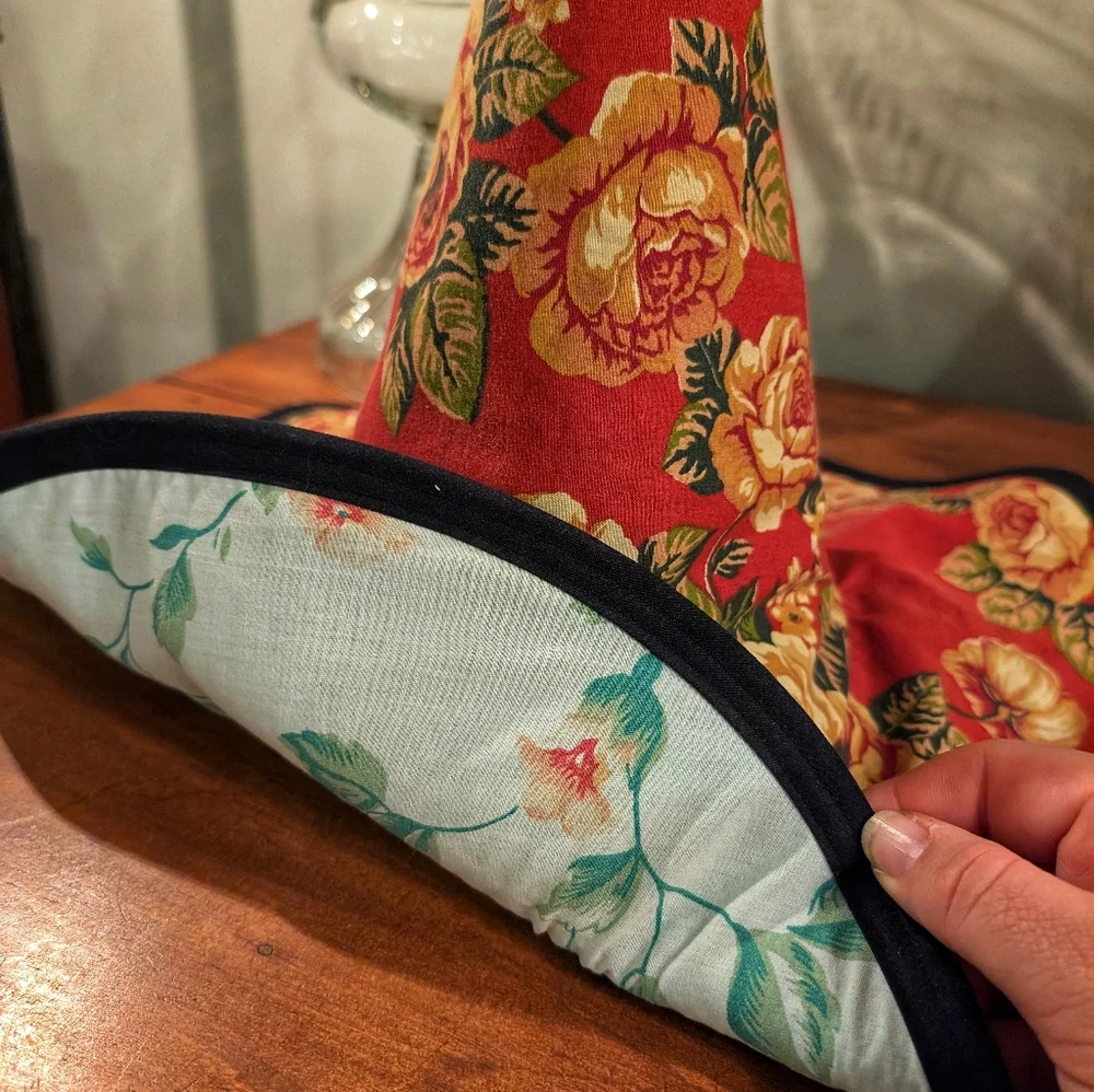 🧙‍♀️ Vintage Floral Witch Hat | Reclaimed Fabric | Cottagecore Halloween - Picture 2 of 2